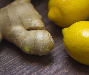 Lemon and ginger, two key ingredients of lemon and ginger water, used for weight loss
