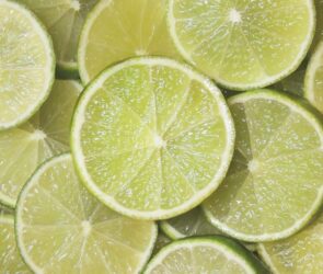 Limes ready to be used to make lime water drinks for weight loss.