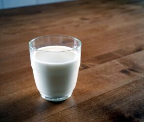 A glass of milk being consumed as part of a healthy weight loss diet.